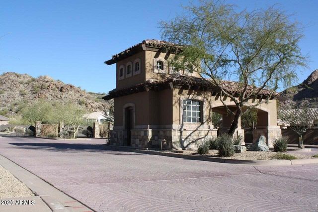 1930 E DESERT WILLOW Drive, Phoenix, AZ 85048