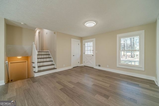 1086 Oak Road SW, Lilburn, GA 30047