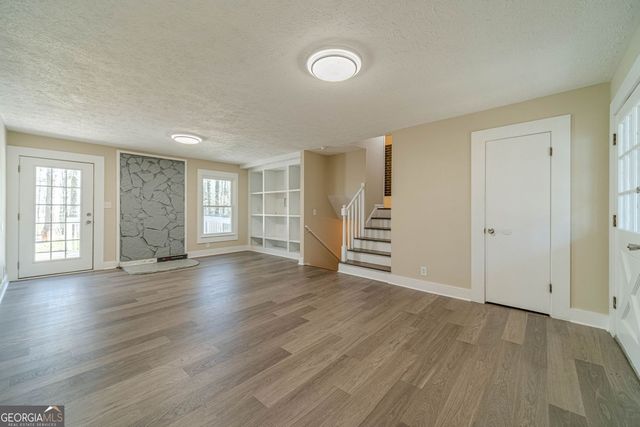 1086 Oak Road SW, Lilburn, GA 30047