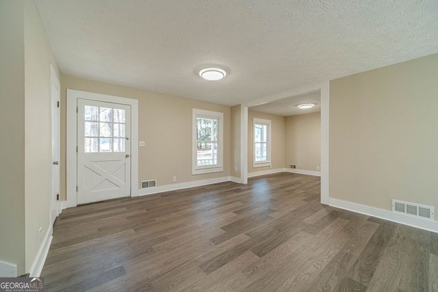 1086 Oak Road SW, Lilburn, GA 30047