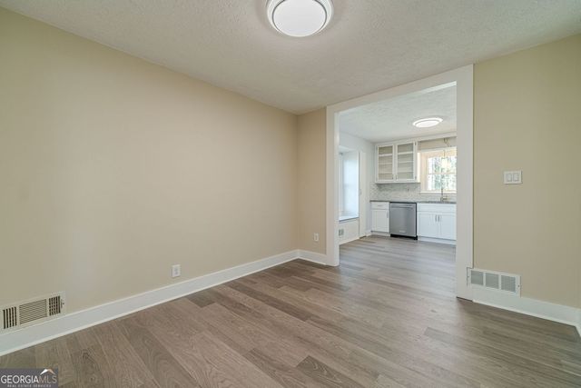 1086 Oak Road SW, Lilburn, GA 30047