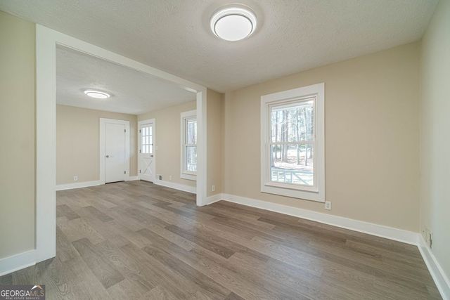 1086 Oak Road SW, Lilburn, GA 30047