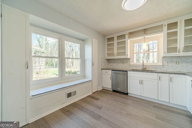 1086 Oak Road SW, Lilburn, GA 30047