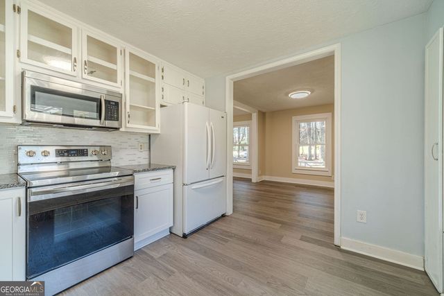 1086 Oak Road SW, Lilburn, GA 30047