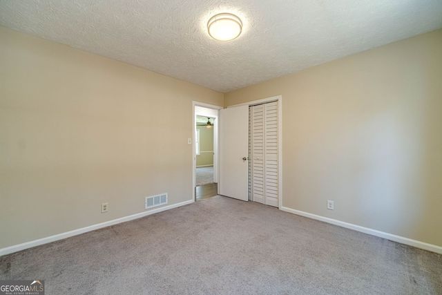 1086 Oak Road SW, Lilburn, GA 30047