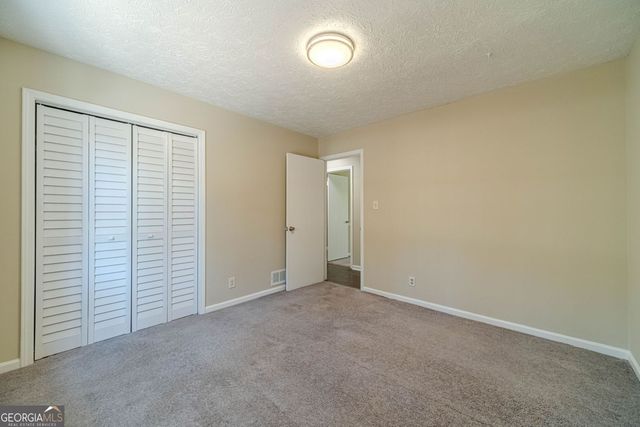 1086 Oak Road SW, Lilburn, GA 30047