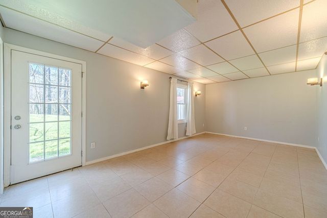 1086 Oak Road SW, Lilburn, GA 30047