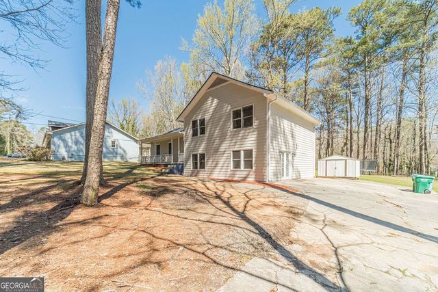 1086 Oak Road SW, Lilburn, GA 30047