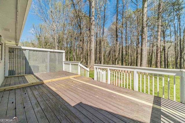 1086 Oak Road SW, Lilburn, GA 30047