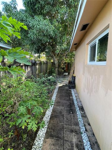 6560 NW 25th Ct, Sunrise, FL 33313