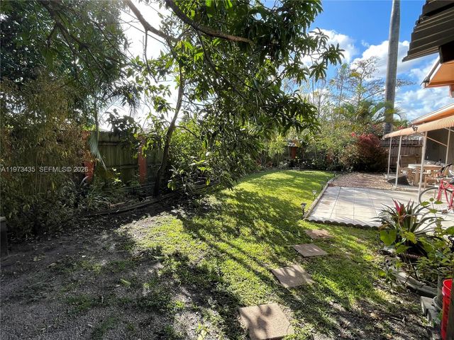 6560 NW 25th Ct, Sunrise, FL 33313