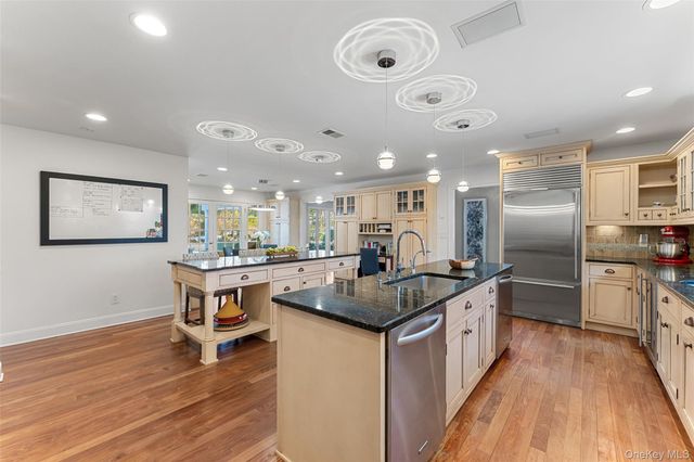 110 Round Hill Road, Scarsdale, NY 10583