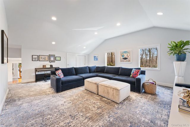 110 Round Hill Road, Scarsdale, NY 10583