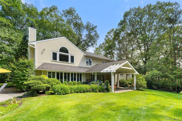 110 Round Hill Road, Scarsdale, NY 10583