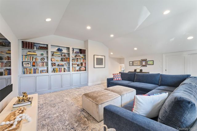 110 Round Hill Road, Scarsdale, NY 10583