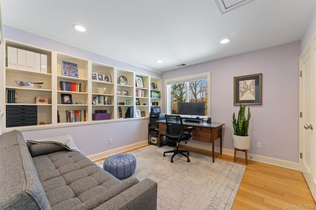 110 Round Hill Road, Scarsdale, NY 10583