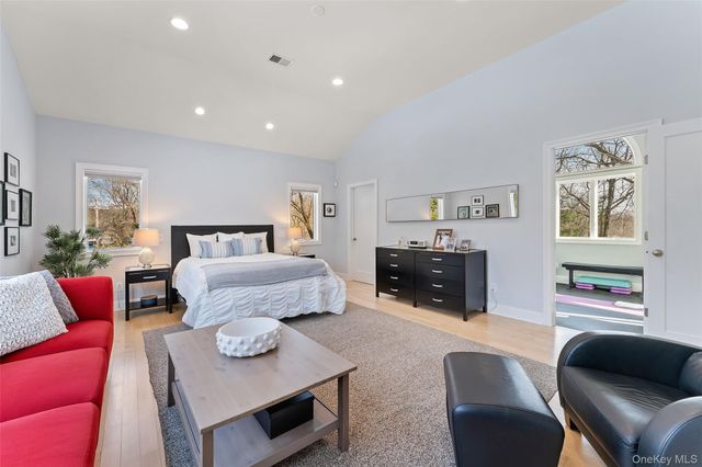 110 Round Hill Road, Scarsdale, NY 10583