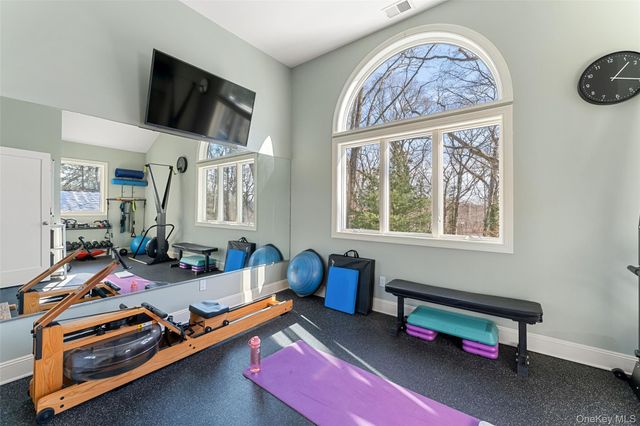 110 Round Hill Road, Scarsdale, NY 10583