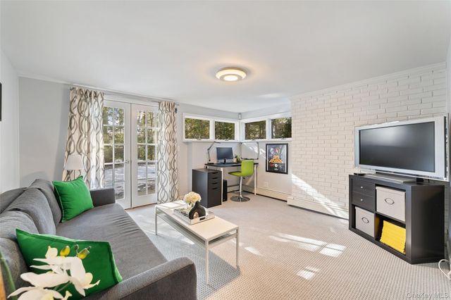 110 Round Hill Road, Scarsdale, NY 10583