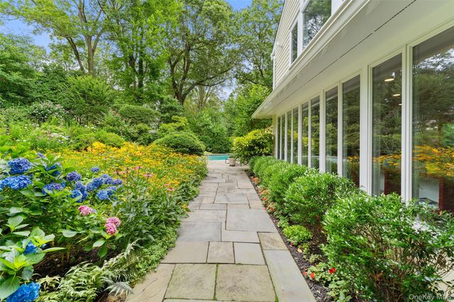 110 Round Hill Road, Scarsdale, NY 10583