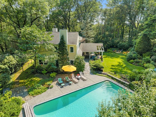 110 Round Hill Road, Scarsdale, NY 10583