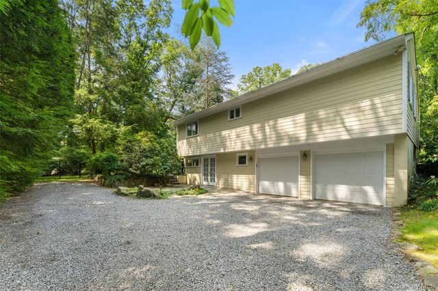 110 Round Hill Road, Scarsdale, NY 10583