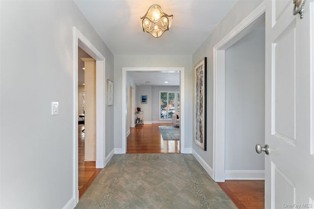 110 Round Hill Road, Scarsdale, NY 10583