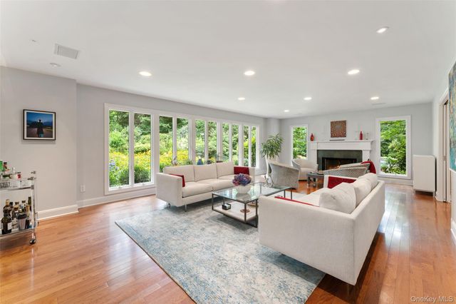 110 Round Hill Road, Scarsdale, NY 10583