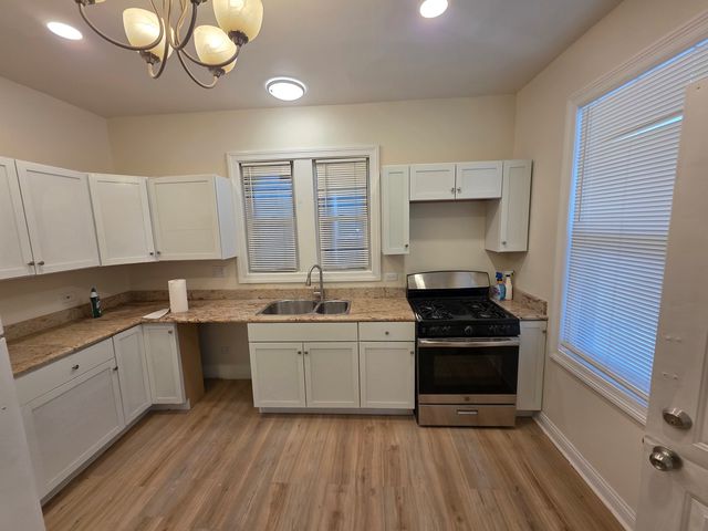 10548 S Avenue J, Chicago, IL 60617