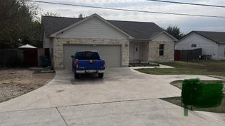 313 NW Carlos G Parker BLVD NW, Taylor, TX 76574