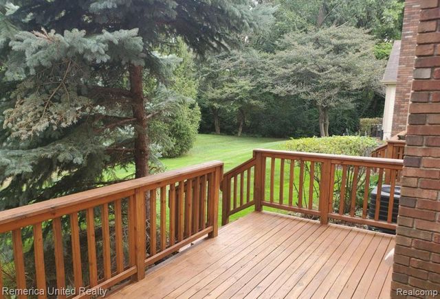 39656 Village Run Drive, Northville, MI 48168