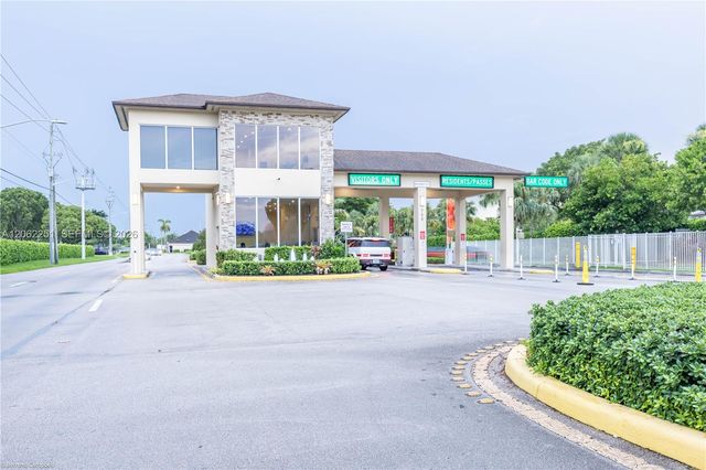 13450 SW 3rd Street 408D, Pembroke Pines, FL 33027