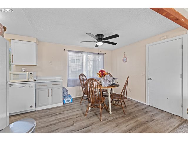 1893 SUNSET Ln, Myrtle Point, OR 97458