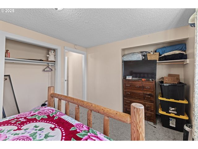 1893 SUNSET Ln, Myrtle Point, OR 97458