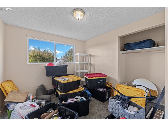 1893 SUNSET Ln, Myrtle Point, OR 97458