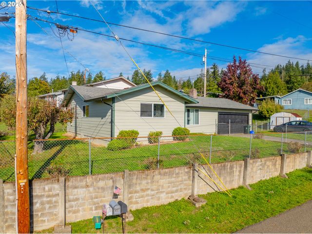 1893 SUNSET Ln, Myrtle Point, OR 97458