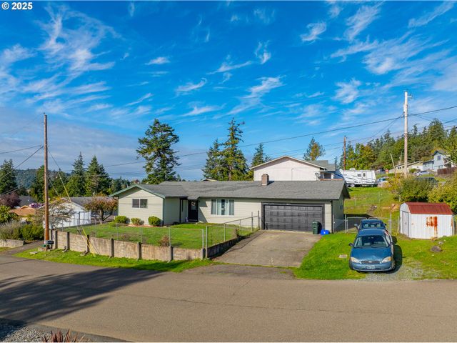 1893 SUNSET Ln, Myrtle Point, OR 97458