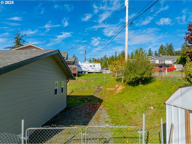 1893 SUNSET Ln, Myrtle Point, OR 97458