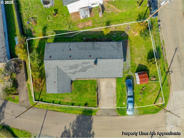 1893 SUNSET Ln, Myrtle Point, OR 97458