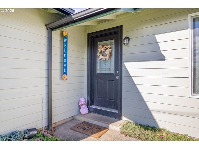 1893 SUNSET Ln, Myrtle Point, OR 97458