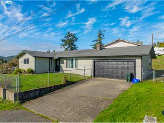 1893 SUNSET Ln, Myrtle Point, OR 97458