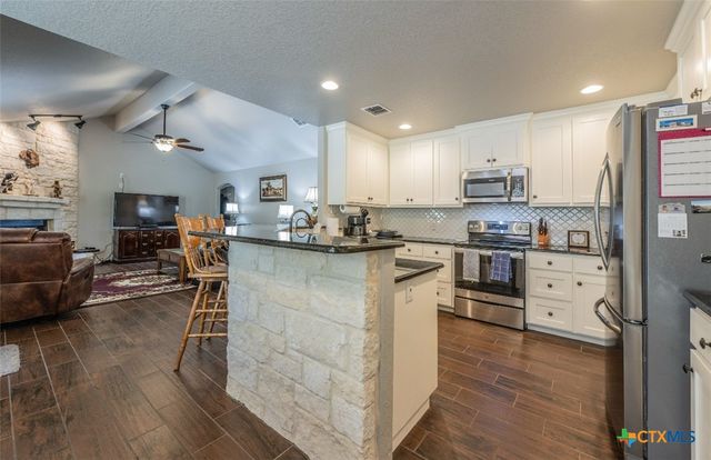 1421 Cottonwood Road, Fischer, TX 78623