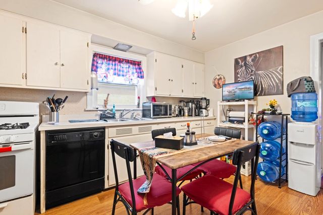 9427 S Utica Avenue, Evergreen Park, IL 60805