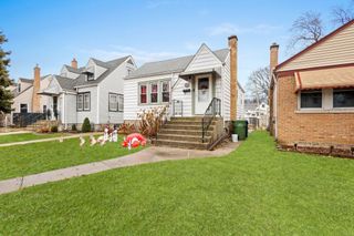 9427 S Utica Avenue, Evergreen Park, IL 60805