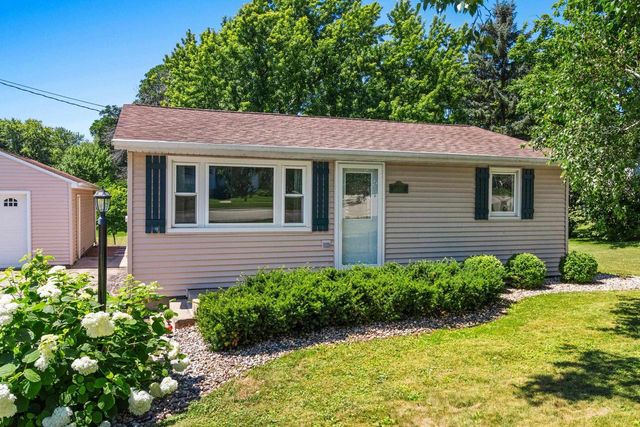 535 N WEBSTER AVENUE, Omro, WI 54963