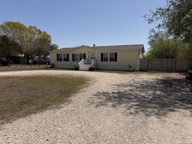 2462 Chase Road, Beeville, TX 78102