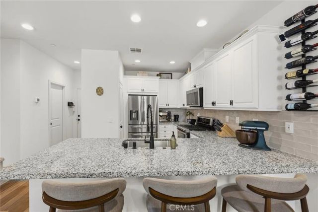 2817 E Brut Privado 90, Ontario, CA 91761