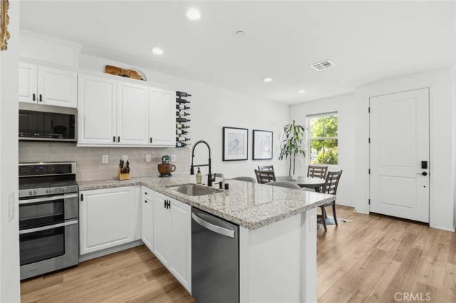 2817 E Brut Privado 90, Ontario, CA 91761