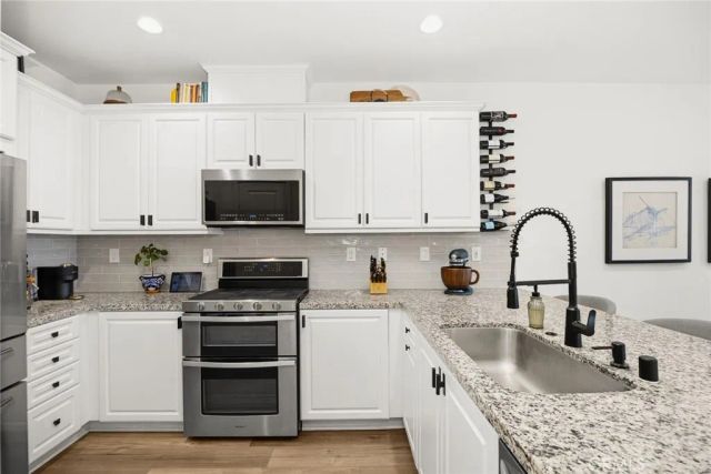 2817 E Brut Privado 90, Ontario, CA 91761