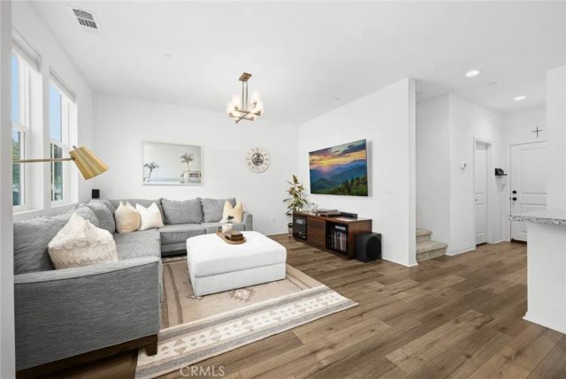 2817 E Brut Privado 90, Ontario, CA 91761